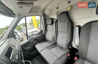 Вантажний фургон Renault Master 2022 в 