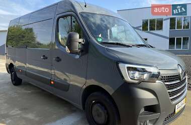 Грузовой фургон Renault Master 2023 в 