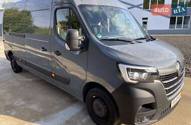 Грузовой фургон Renault Master 2023 в 