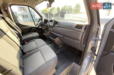 Грузовой фургон Renault Master 2023 в 