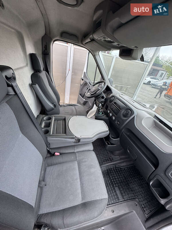 Вантажний фургон Renault Master 2011 в Львові