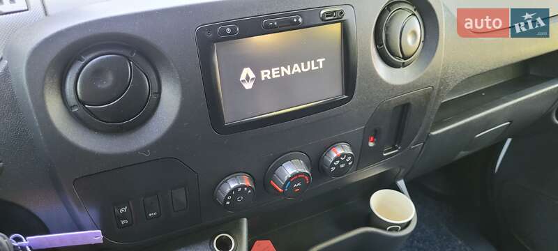 Грузопассажирский фургон Renault Master 2017 в Луцке