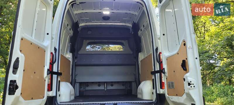 Грузопассажирский фургон Renault Master 2017 в Луцке
