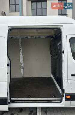 Грузовой фургон Renault Master 2021 в 