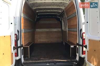 Грузовой фургон Renault Master 2018 в 