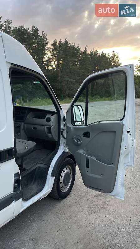 Грузовой фургон Renault Master 2007 в Тараще