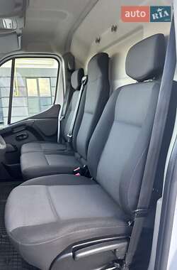 Грузовой фургон Renault Master 2022 в 