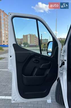 Грузовой фургон Renault Master 2022 в 
