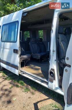 Микроавтобус Renault Master 2000 в 