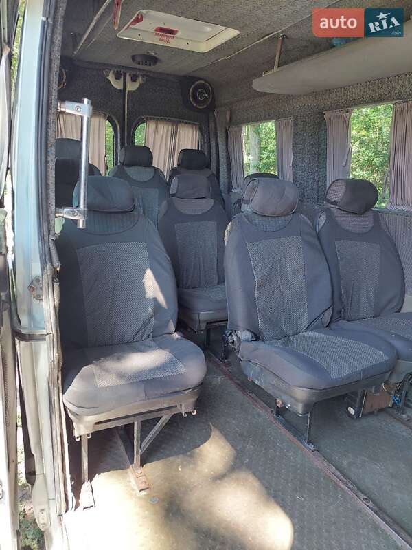 Мікроавтобус Renault Master 2000 в Будах