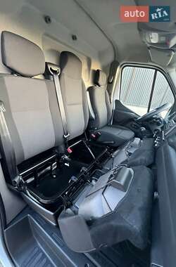 Грузовой фургон Renault Master 2023 в 
