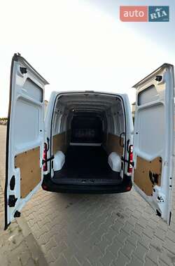 Грузовой фургон Renault Master 2023 в 