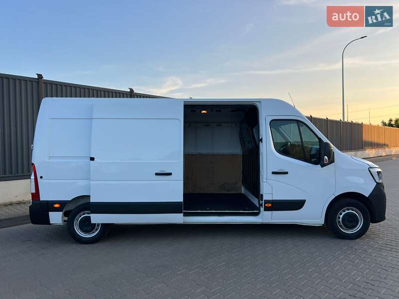 Грузовой фургон Renault Master 2023 в 
