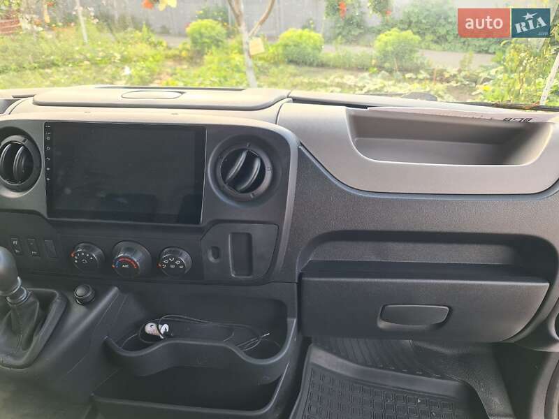 Вантажний фургон Renault Master 2016 в Харкові