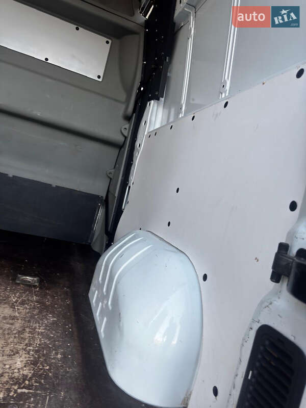 Грузовой фургон Renault Master 2015 в Дрогобыче