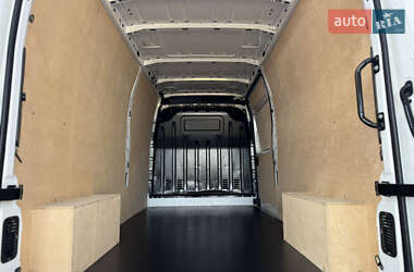 Грузопассажирский фургон Renault Master 2022 в 