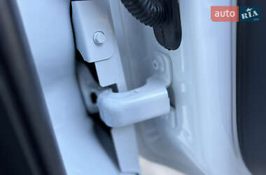 Грузовой фургон Renault Master 2022 в 