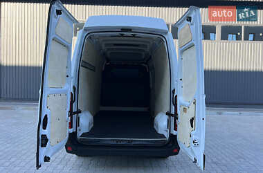 Грузовой фургон Renault Master 2022 в 