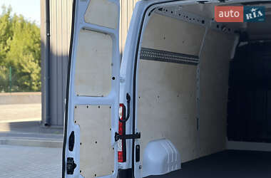 Грузовой фургон Renault Master 2022 в 