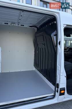 Грузовой фургон Renault Master 2021 в 