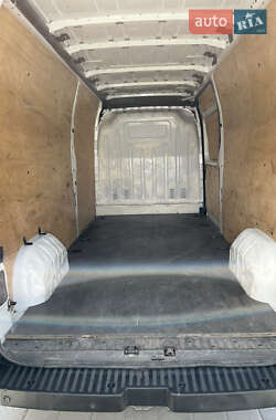 Грузовой фургон Renault Master 2012 в 