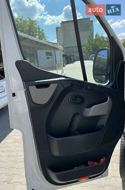 Грузовой фургон Renault Master 2012 в 