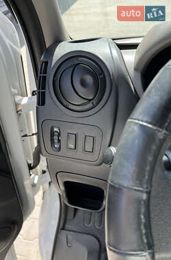 Грузовой фургон Renault Master 2012 в 