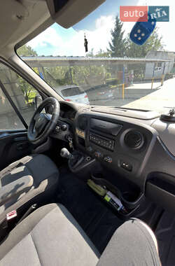Грузовой фургон Renault Master 2012 в 