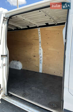 Грузовой фургон Renault Master 2012 в 