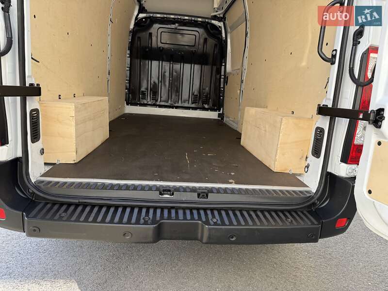 Грузовой фургон Renault Master 2023 в Киеве