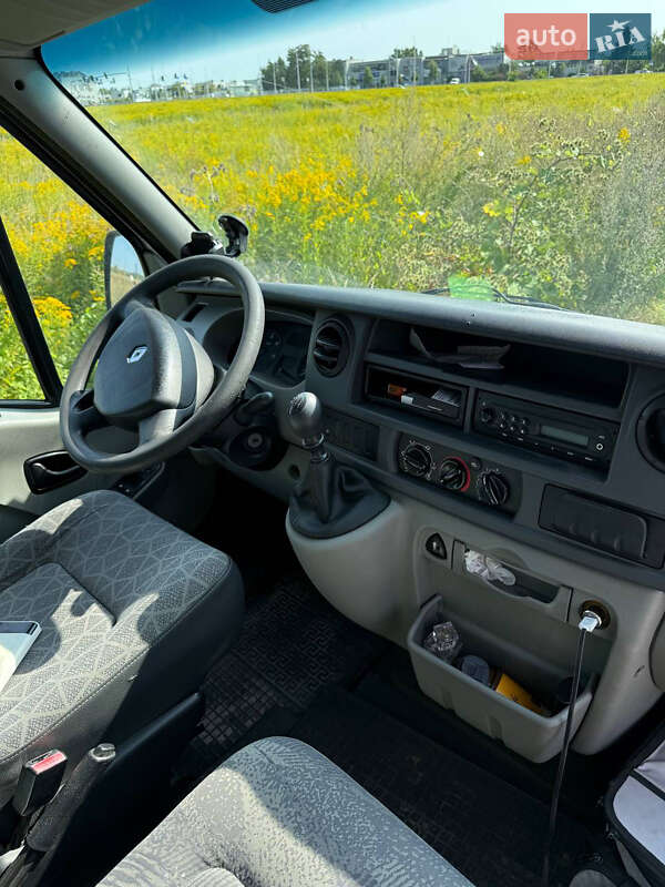 Грузовой фургон Renault Master 2010 в Львове