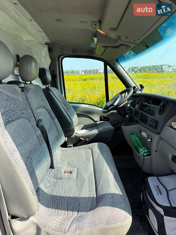 Грузовой фургон Renault Master 2010 в Львове