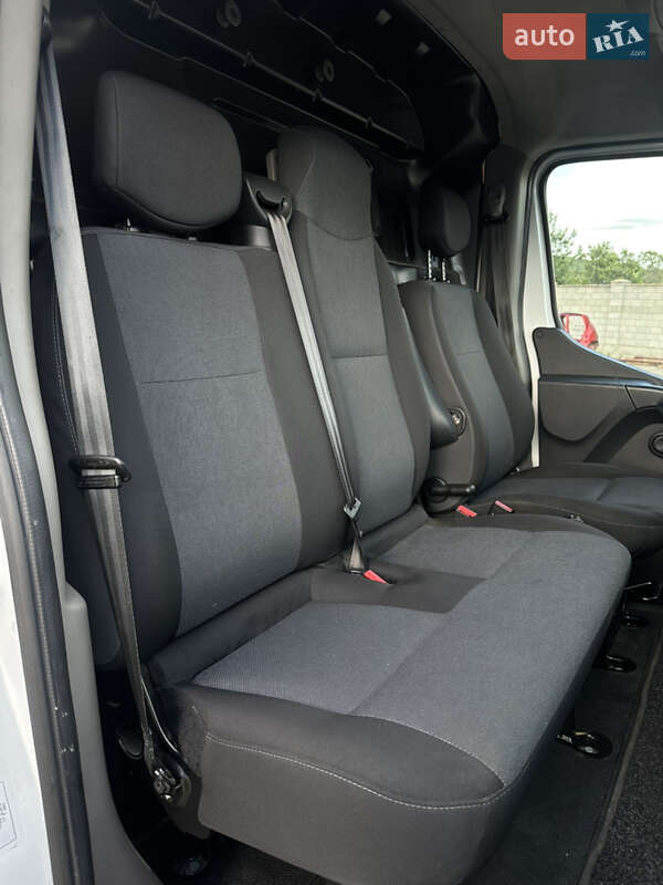 Грузовой фургон Renault Master 2022 в Долине