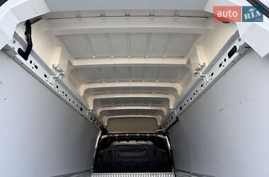 Грузовой фургон Renault Master 2021 в 