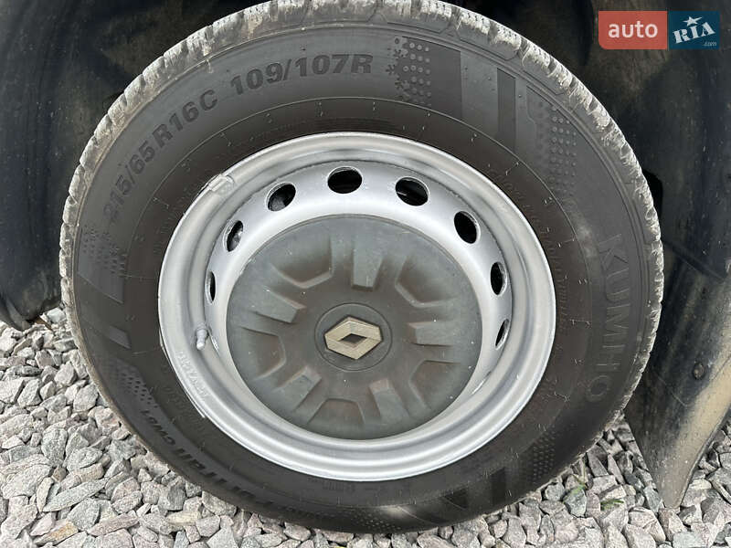 Грузовой фургон Renault Master 2016 в Радехове