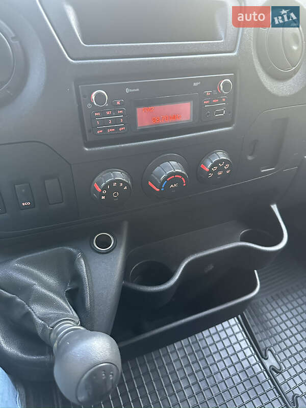 Грузопассажирский фургон Renault Master 2016 в Львове