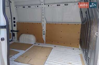 Грузовой фургон Renault Master 2023 в 