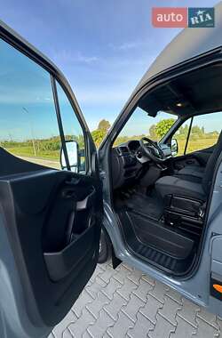 Грузовой фургон Renault Master 2023 в 