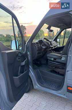 Грузовой фургон Renault Master 2022 в 