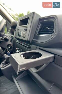 Грузовой фургон Renault Master 2022 в 