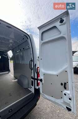 Грузовой фургон Renault Master 2022 в 