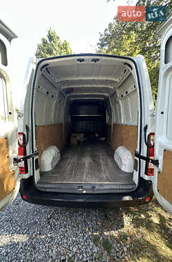 Грузовой фургон Renault Master 2016 в 