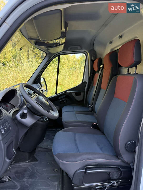 Грузовой фургон Renault Master 2017 в Дрогобыче