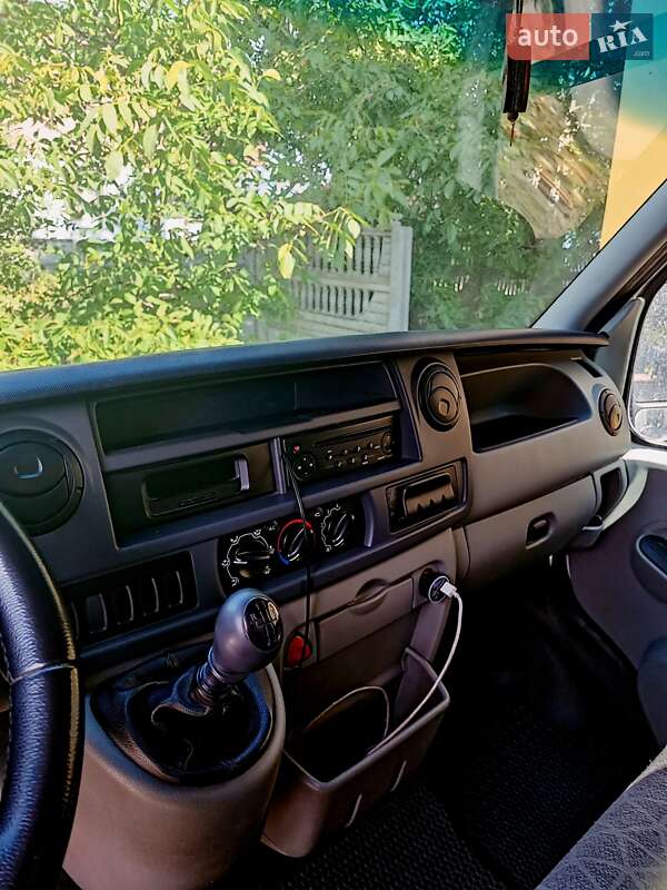 Грузовой фургон Renault Master 2008 в Гореничах