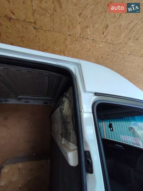 Грузовой фургон Renault Master 2008 в Гореничах