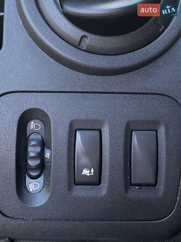 Автовоз Renault Master 2016 в Ровно