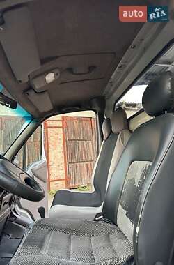 Грузовой фургон Renault Master 2001 в 