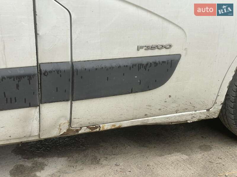 Грузовой фургон Renault Master 2012 в Ровно