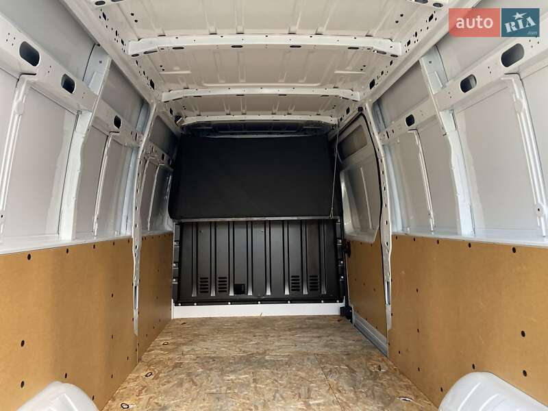 Грузовой фургон Renault Master 2022 в Хусте