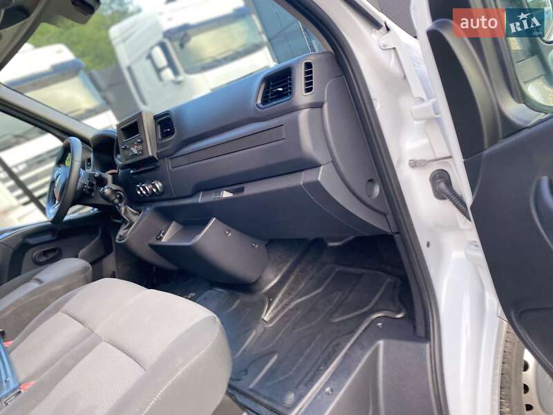 Грузовой фургон Renault Master 2022 в Хусте